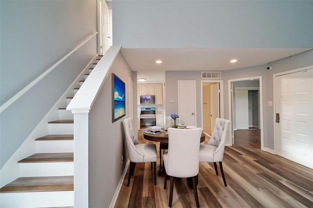 10855 Meadowglen Lane 1122, Houston, TX 77042