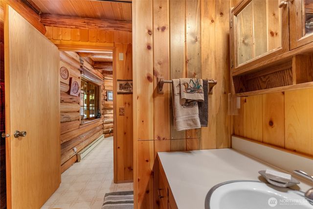 26 Mercer Road, Mazama, WA 98833