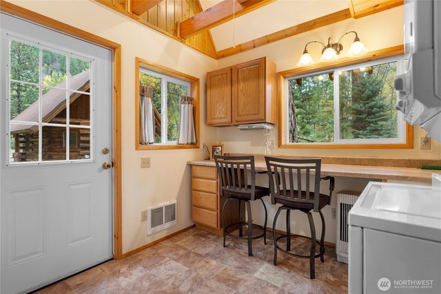 26 Mercer Road, Mazama, WA 98833