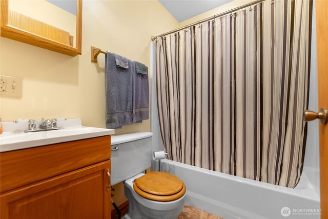 26 Mercer Road, Mazama, WA 98833