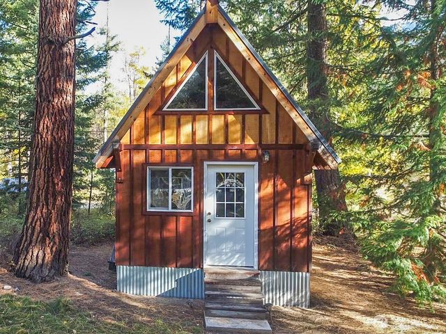 26 Mercer Road, Mazama, WA 98833