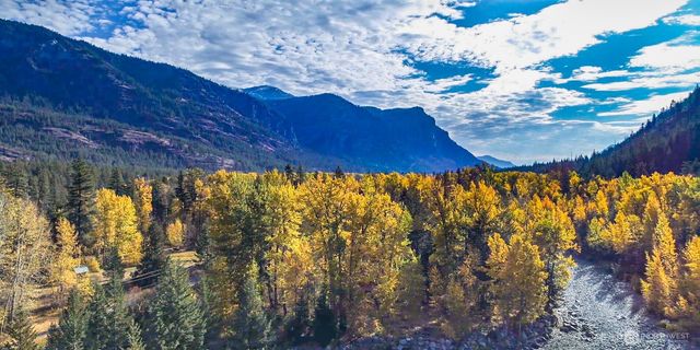 26 Mercer Road, Mazama, WA 98833