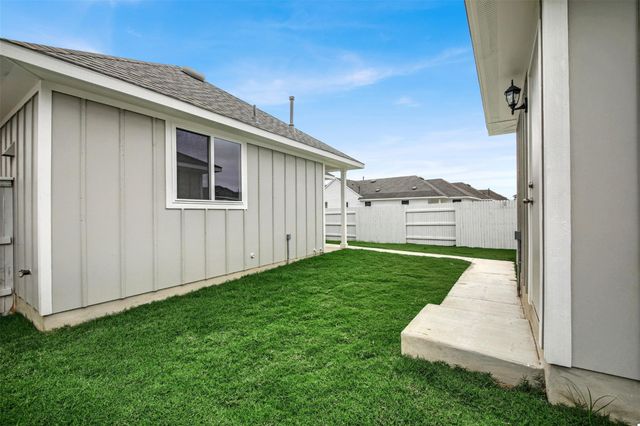 126 Huckleberry LN, Elgin, TX 78621