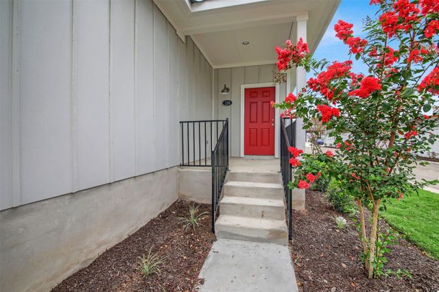 126 Huckleberry LN, Elgin, TX 78621