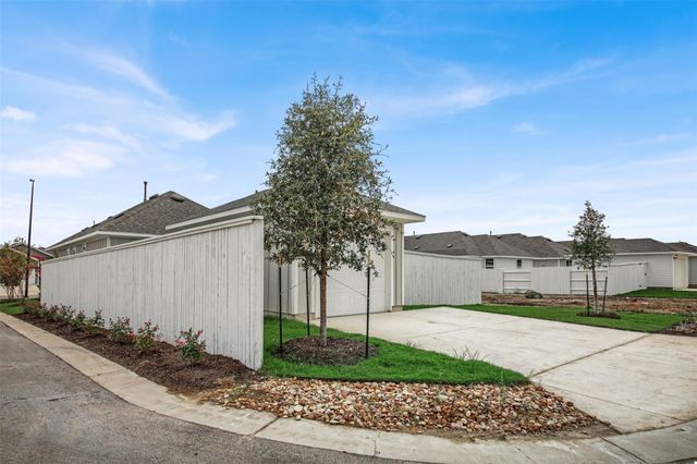 126 Huckleberry LN, Elgin, TX 78621