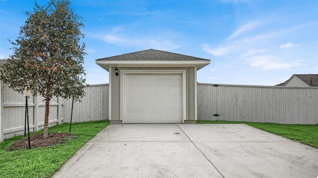 126 Huckleberry LN, Elgin, TX 78621