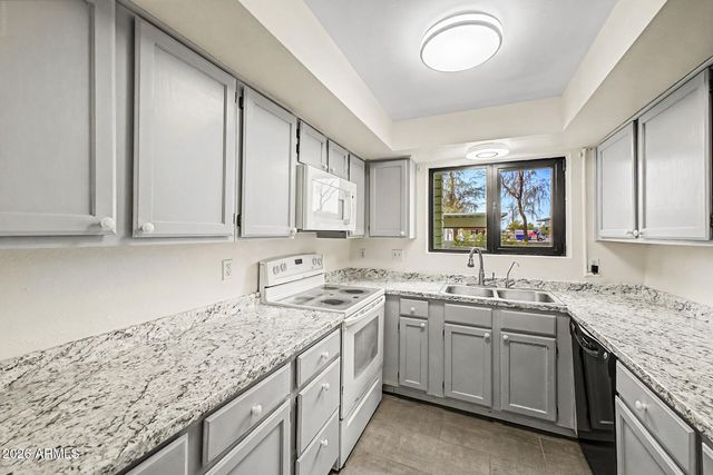 2315 W UNION HILLS Drive 120, Phoenix, AZ 85027