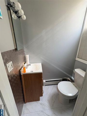 109 Wallington Avenue, Wallington, NJ 07057