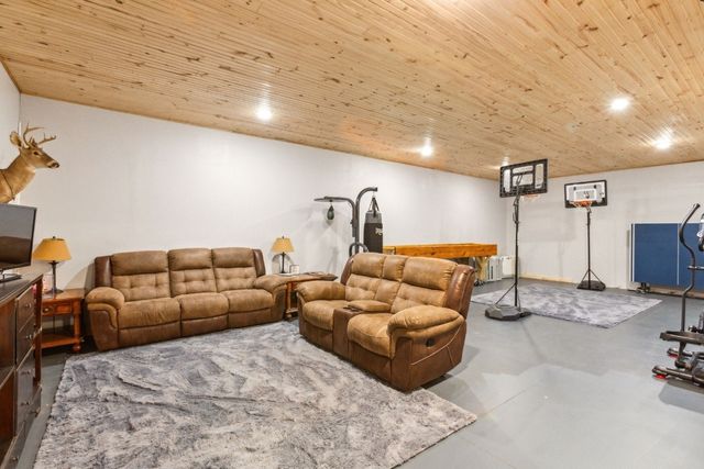 215 George Akins Rd, Westmoreland, TN 37186