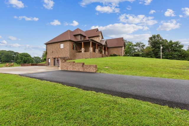 215 George Akins Rd, Westmoreland, TN 37186