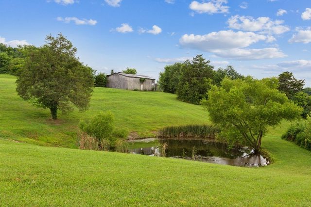 215 George Akins Rd, Westmoreland, TN 37186