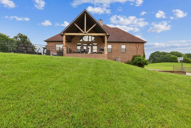215 George Akins Rd, Westmoreland, TN 37186
