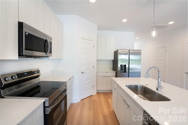 15 Bolton Street 8, Asheville, NC 28806