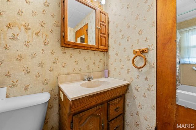 464 W Rosedale Drive, East Alton, IL 62024