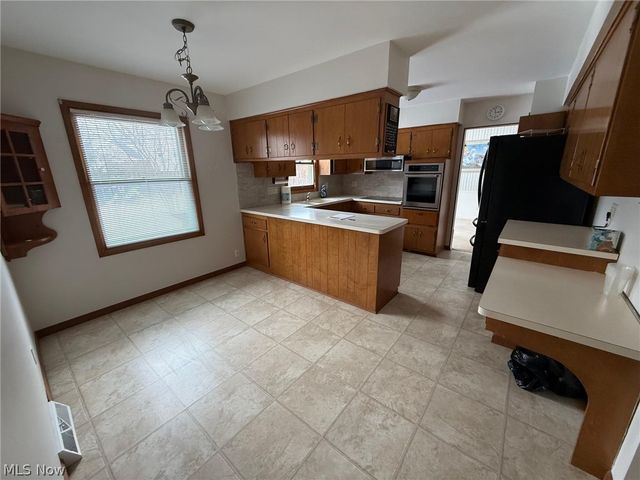 1026 Joy Oval, Seven Hills, OH 44131