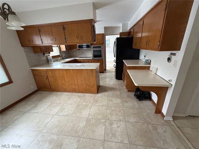 1026 Joy Oval, Seven Hills, OH 44131