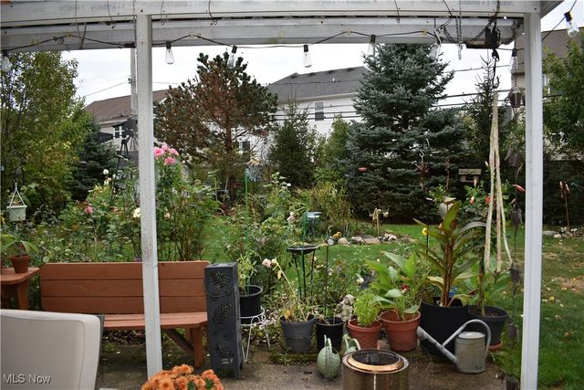 1026 Joy Oval, Seven Hills, OH 44131