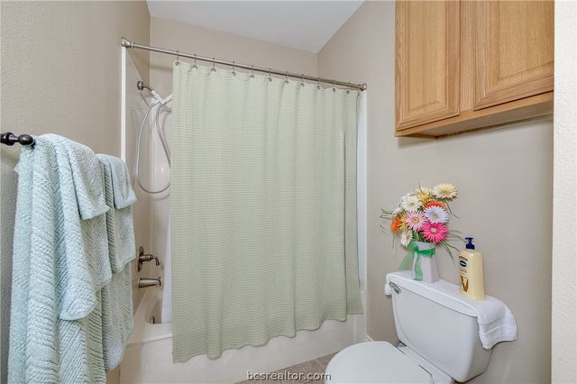 205 Hartford Drive, College Station, TX 77845