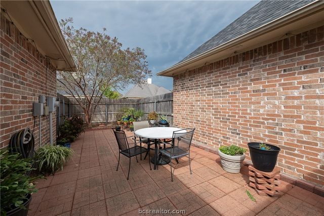 205 Hartford Drive, College Station, TX 77845