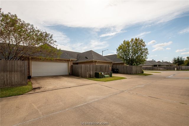 205 Hartford Drive, College Station, TX 77845