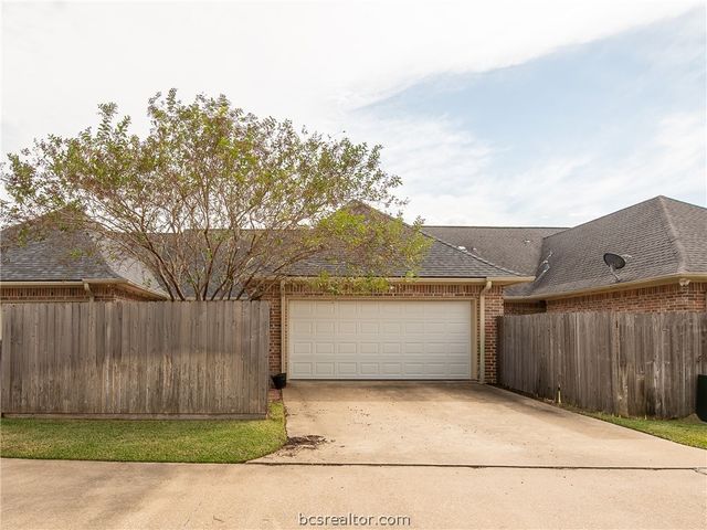 205 Hartford Drive, College Station, TX 77845