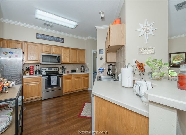 205 Hartford Drive, College Station, TX 77845