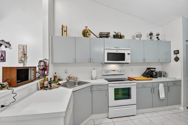 5665 Aspen Ridge Circle, Delray Beach, FL 33484