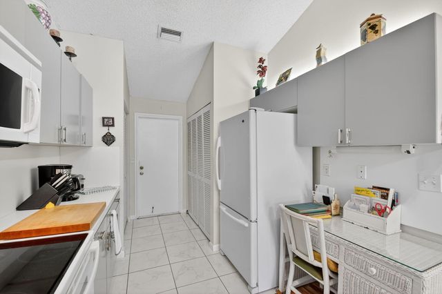 5665 Aspen Ridge Circle, Delray Beach, FL 33484