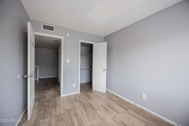 5440 W BELLEVIEW Street, Phoenix, AZ 85043