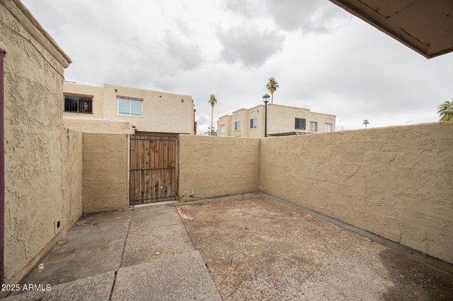 5440 W BELLEVIEW Street, Phoenix, AZ 85043