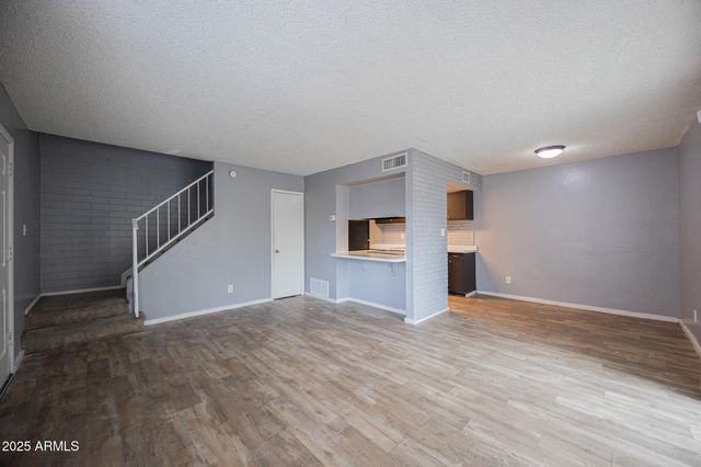 5440 W BELLEVIEW Street, Phoenix, AZ 85043