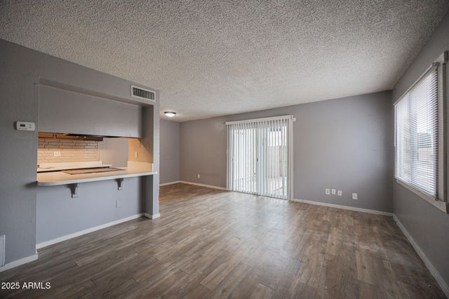 5440 W BELLEVIEW Street, Phoenix, AZ 85043