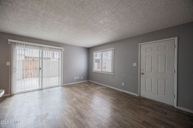 5440 W BELLEVIEW Street, Phoenix, AZ 85043