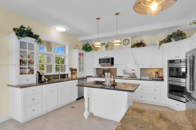 153 Stromboli Dr, Islamorada, FL 33036