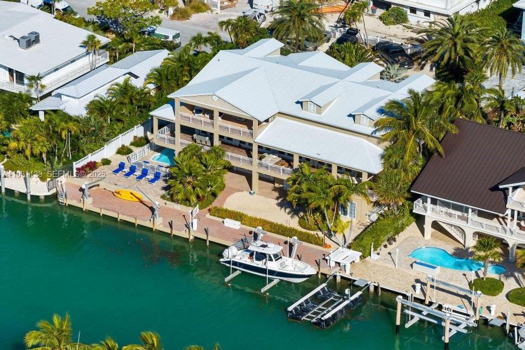 153 Stromboli Dr, Islamorada, FL 33036