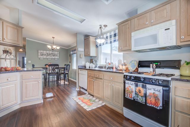 880 Tuberose Trail, Redding, CA 96003