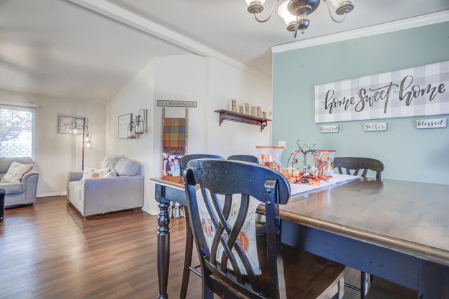 880 Tuberose Trail, Redding, CA 96003