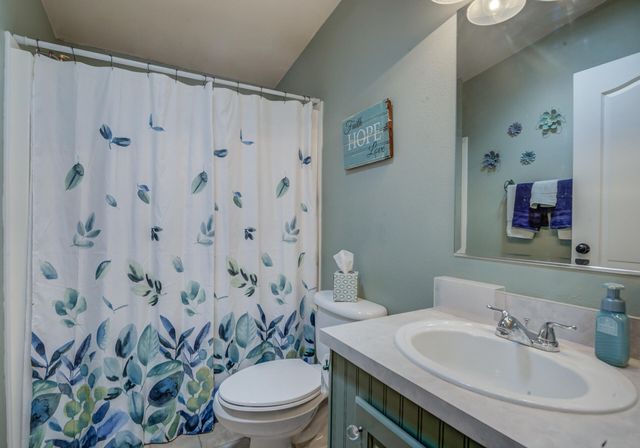 880 Tuberose Trail, Redding, CA 96003