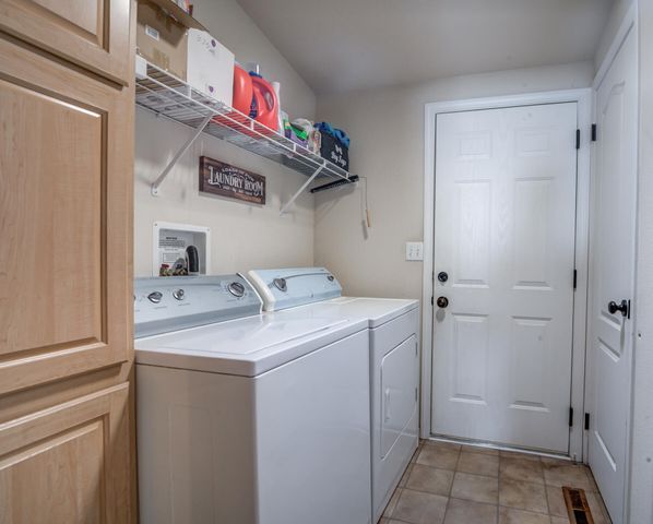 880 Tuberose Trail, Redding, CA 96003