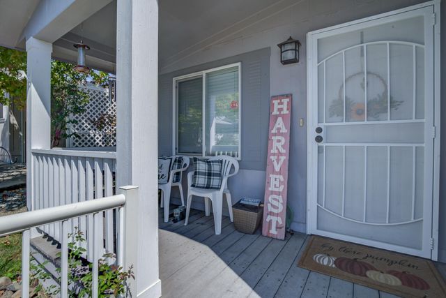 880 Tuberose Trail, Redding, CA 96003