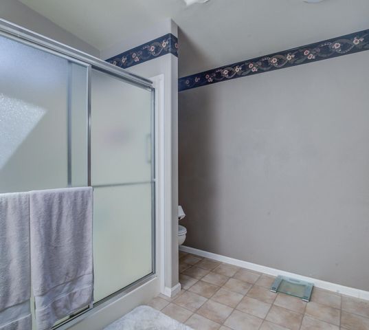 880 Tuberose Trail, Redding, CA 96003