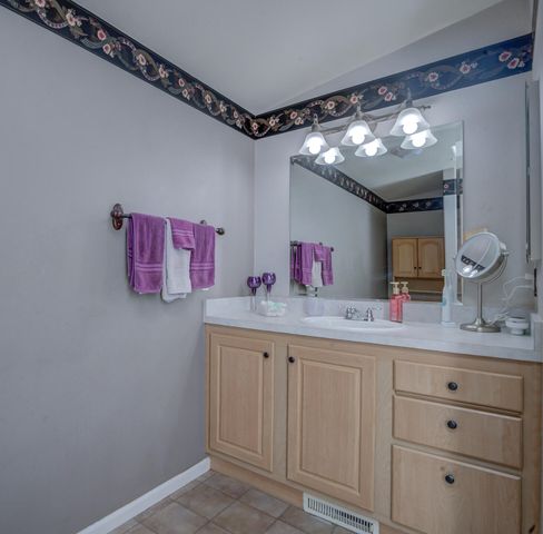 880 Tuberose Trail, Redding, CA 96003