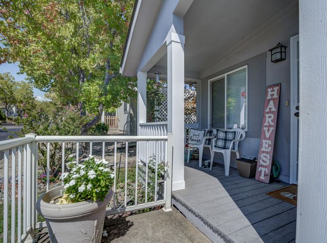 880 Tuberose Trail, Redding, CA 96003