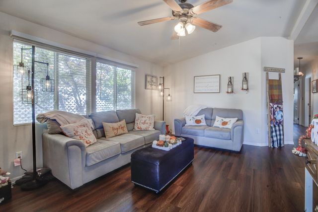 880 Tuberose Trail, Redding, CA 96003