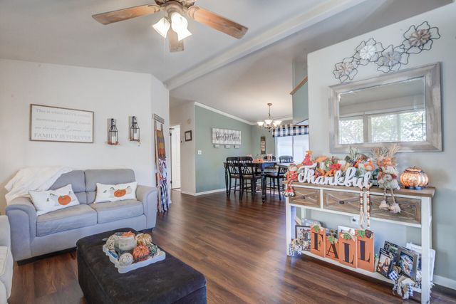 880 Tuberose Trail, Redding, CA 96003