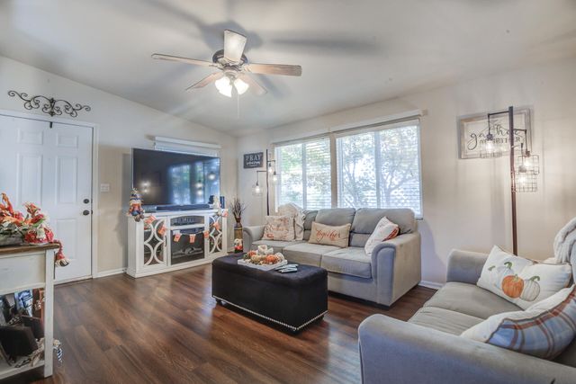 880 Tuberose Trail, Redding, CA 96003