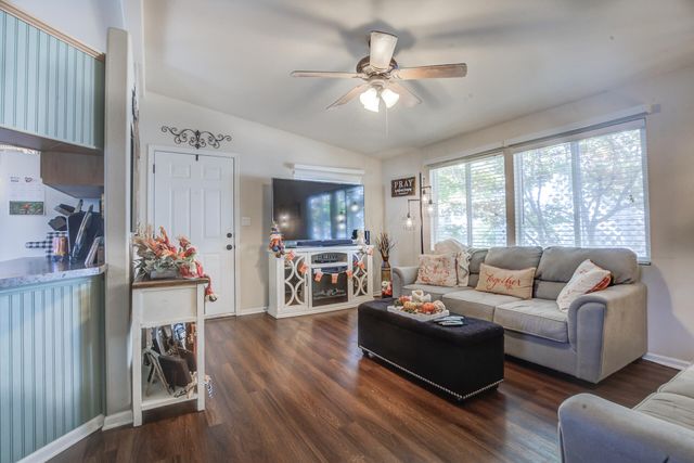 880 Tuberose Trail, Redding, CA 96003