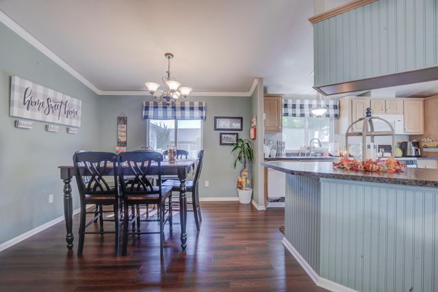 880 Tuberose Trail, Redding, CA 96003