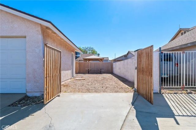 1359 Redwood, Needles, CA 92363