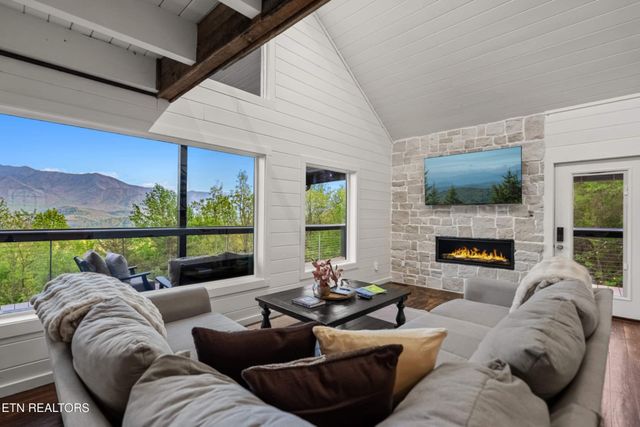 1433 Garrett Place, Gatlinburg, TN 37738